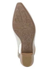 Podešev béžové boty s špičatou špičkou, zdobená květinovými a spirálovými vzory, text "Soft flex" a vrstvený podpatek s texturovaným gripem.