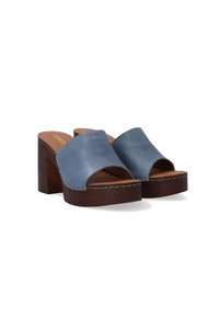 Blauwe leren platform sandalen met een open teen, brede banden en een solide bruine blokhak. Bevat contrasterende stiksels langs de randen.