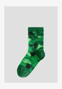 Selezionato, black green drippy gamer