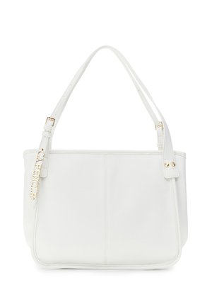 Witte leren totebag met een gladde textuur, dubbele schouderbanden, gouden hardware accenten en een centrale naaddetail.