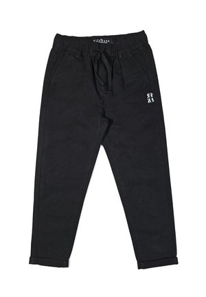 Pantaloni tapered neri con cintura elastica e cordino. Presentano tasche laterali e un piccolo dettaglio con logo sulla gamba sinistra.