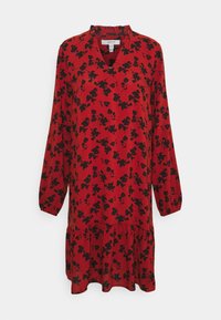 Vestido floral rojo con mangas largas, con escote en V y patrón floral negro. El dobladillo más ancho en la parte inferior añade un efecto de capas.
