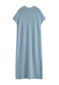 Vaaleansininen neulottu midimekko, jossa on lyhyet hihat, pyöreä pääntie ja suora, väljä istuvuus.