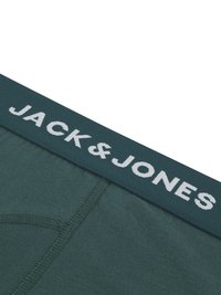 Dunkelgrüne Unterwäsche mit einer weichen Textur, ausgestattet mit einem breiten Bund, auf dem in weißer Schrift "JACK & JONES" steht. Klassisches Brief-Design.
