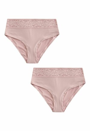 Deux paires de culottes roses pour femmes avec ceintures en dentelle, une taille haute et une taille mi-haute, présentées sur fond blanc.