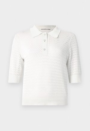 Bílá polo košile s krátkým rukávem, vyznačující se texturovaným pleteným designem, s knoflíkovou légou a kontrastním límcem. Nezřetelný diamantový vzor po celém povrchu.