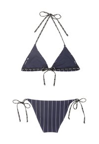 Granatowy komplet bikini z trójkątnym stanikiem i paskowanym dołem. Wykonany z teksturowanej tkaniny, z zabezpieczeniem na czarne sznurki z logo na szyi i po bokach.