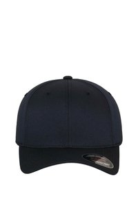 Marineblå caps laget av stoff med strukturert krone og buet brem. Har en flat etikett på siden for størrelsesdetaljer.