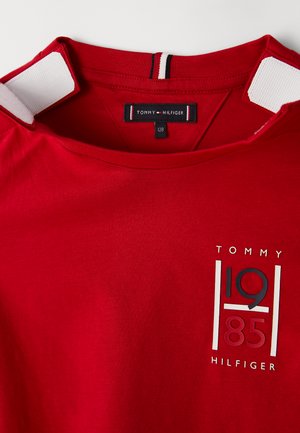 Tommy Hilfiger GRAPHIC TEE UNISEX - Nyomott mintás póló - primary red