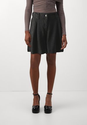 Shorts - black