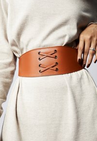 Victoria Hyde VALERIA - Midjeskärp - braun
