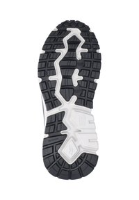 Zwart-witte zool van een sportschoen met een gestructureerd rubberen patroon voor grip, met uitgesproken noppen en inkepingen voor tractie.