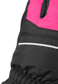 Sort og pink isoleret handske med en struktureret overflade; har elastisk manchet, reflekterende kant og forstærket syning langs sømmene.