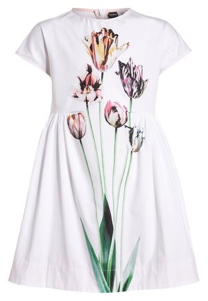 Vestito bianco a maniche corte con vita arricciata e stampa di tulipani colorati che si estende dall'orlo al petto.