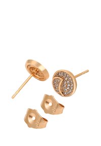 Guld-tone stud øreringe med cirkulært design, udsmykket med klare krystaller. Indeholder to øreclips med en struktureret form.