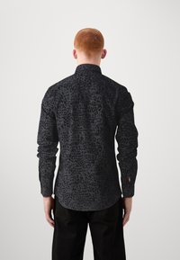 Twisted Tailor ILKEA czarny