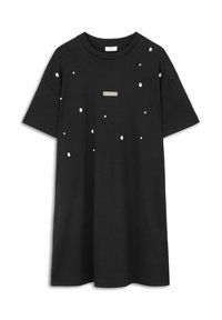 Schwarzes T-Shirt mit kurzen Ärmeln und lässiger Passform, das mit verstreuten weißen Verzierungen und einem rechteckigen metallischen Etikett auf der Vorderseite versehen ist.