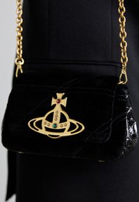 Non selezionato, black