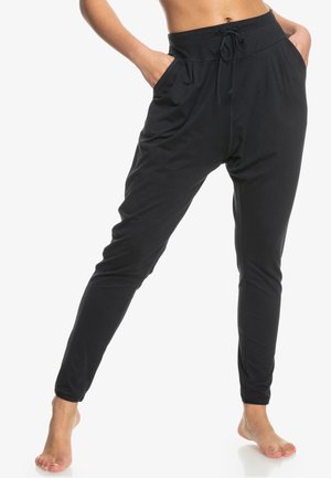 Zwarte, lichtgewicht joggingsbroeken met een hoge tailleband, een koord en zijzakken; taps toelopend ontwerp met een soepele textuur.