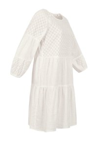 Witte jurk van linnen met een ronde halslijn, lange pofmouwen en een gelaagd ontwerp. Heeft ajourborduursel op het lijfje.