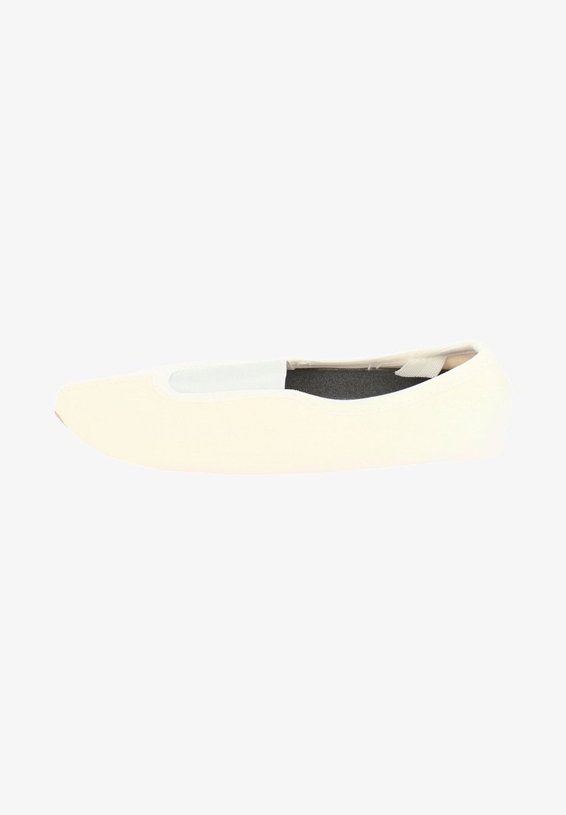 Lichtcrème canvas balletschoenen met een ronde neus en elastische zijkanten voor eenvoudig aantrekken. Zachte, gevoerde binnenzool en vlakke zoolontwerp.