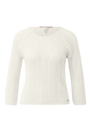 Valge kootud kampsun tekstuursete palmikmustritega, pikad varrukad, ümmargune kaelus ja väike brändi silt ääre lähedal.