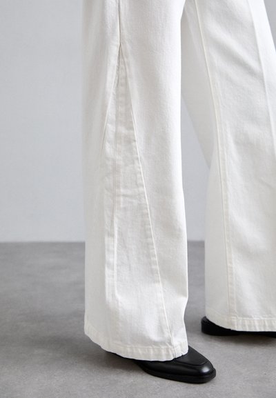 FRAME BAGGY PALAZZO - Džinsi ar platām starām - white