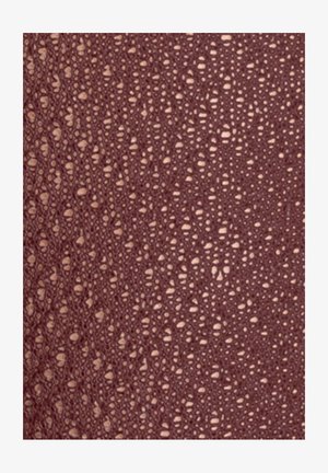 Lähedalt vaadatuna on tekstureeritud pruun pind, kus on väikesed, ühtlaselt jaotatud augud korduva mustriga.