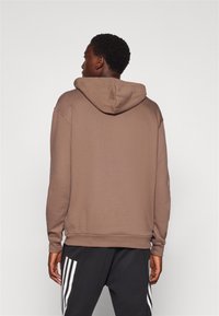 adidas Sportswear BRAND LOVE HOODIE - Felpa con cappuccio - earth strata