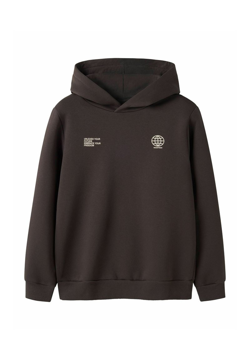 Felpa con cappuccio marrone con tasca a marsupio frontale, cappuccio con coulisse e testo frontale "SCATENA IL TUO FUTURO ABBRACCIA LA TUA LIBERTÀ" con grafica di un globo.