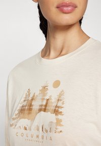 Columbia HIDDEN HAVEN™ LS TEE - Hosszú ujjú felső - chalk/treehome omblur