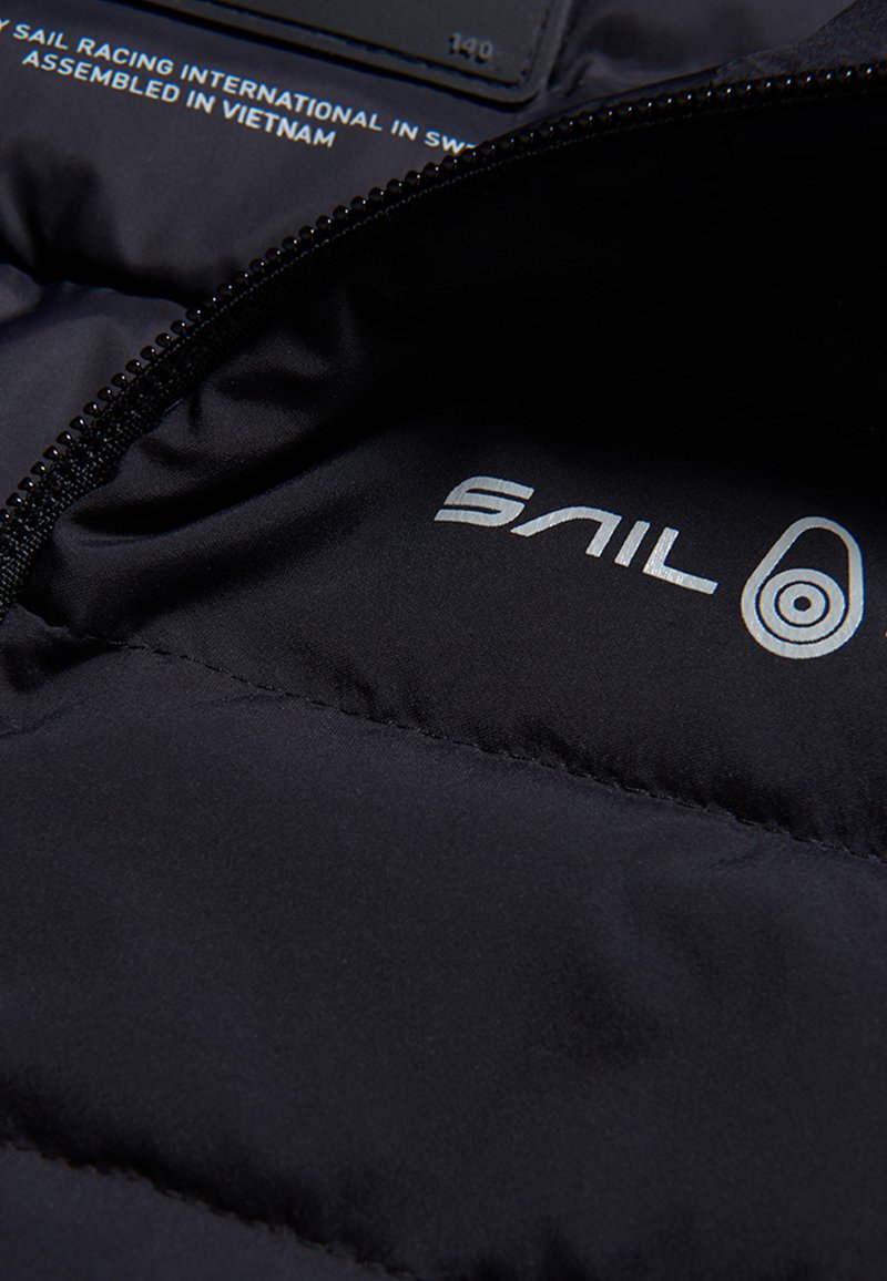 Kinder Jacken | Sail Racing JR GLACIER PRIMALOFT HOOD Daunenjacke black/schwarz - FR80808 Kinder Jacken | Sail Racing JR GLACIER PRIMALOFT HOOD Daunenjacke black/schwarz - FR80808