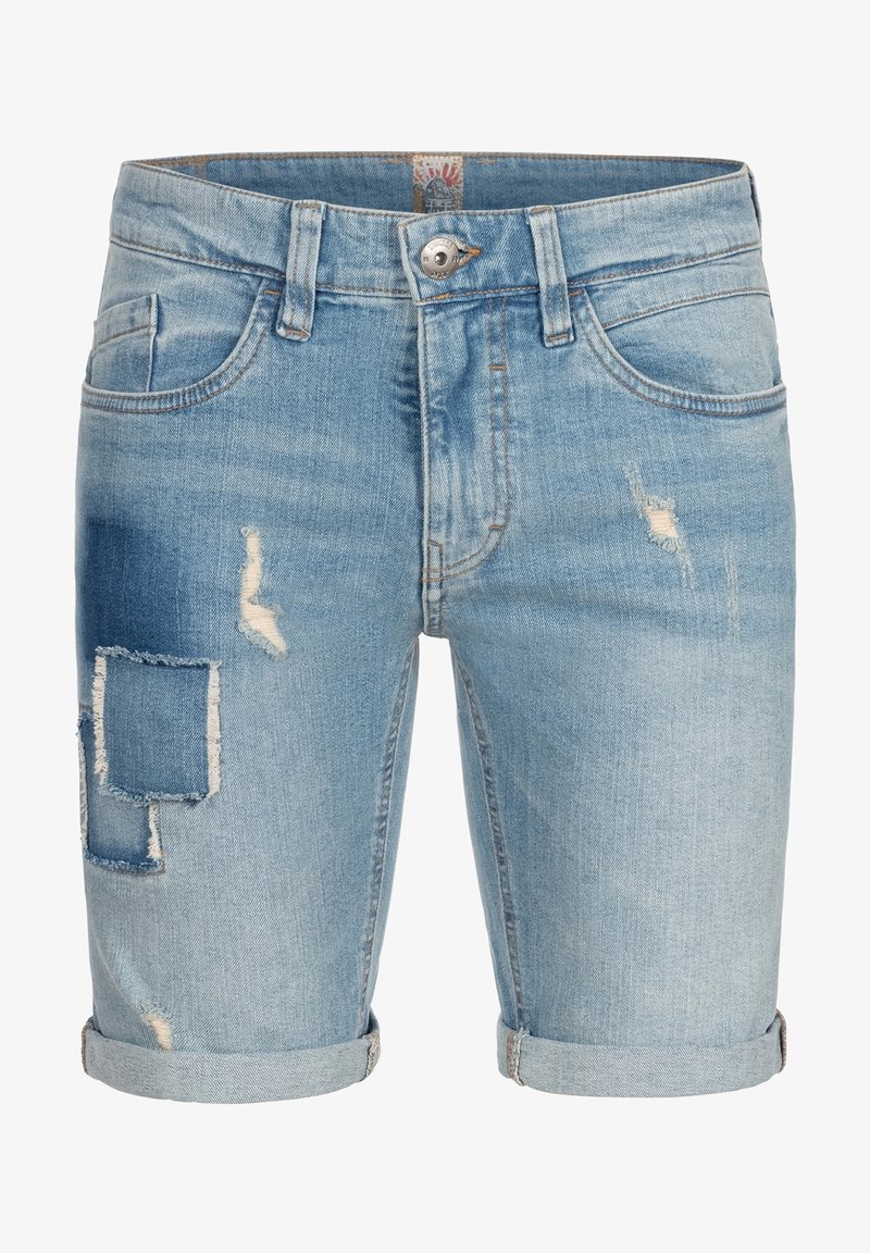 Shorts en denim bleu clair avec des détails déchirés, des accents de patch, un design à cinq poches et des ourlets roulés. Fermeture classique à bouton à la taille.