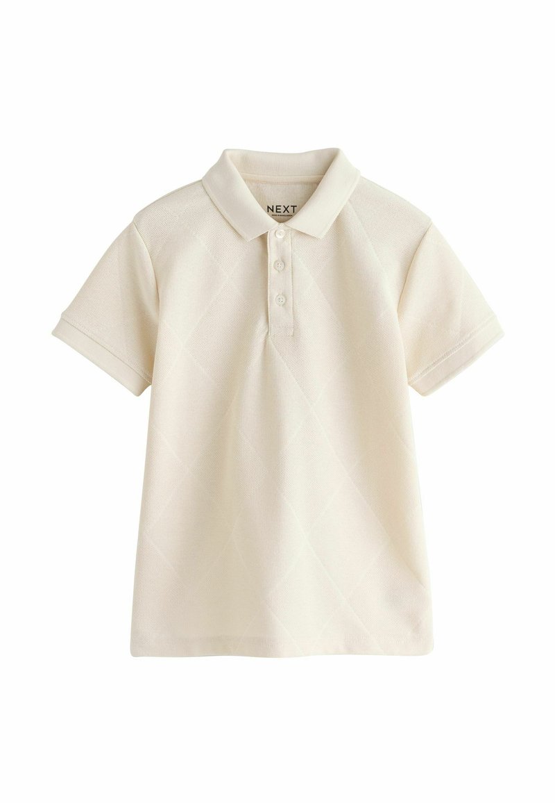 Kortærmet polo i lysebeige, fremstillet af tekstureret stof med diamantmønster. Har en krave og en tre-knaps stolpe.