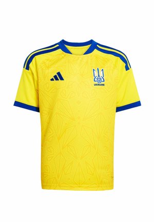 Gelbes und blaues Sporttrikot mit dem Emblem der Ukraine und dem Adidas-Logo, mit geometrischen Mustern und blauen Streifen an Schultern und Ärmelsäumen.