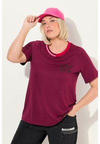 Ulla Popken QUICK DRYING SHORT SLEEVE - Camiseta estampada - wine red