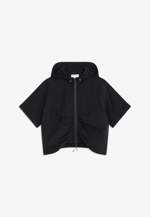 Zwarte korte mouwen hoodie met een rits aan de voorkant en gathers bij de taille. Gemaakt van lichtgewicht materiaal met een gladde textuur.