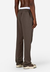 Pegador WIDE  brązowy