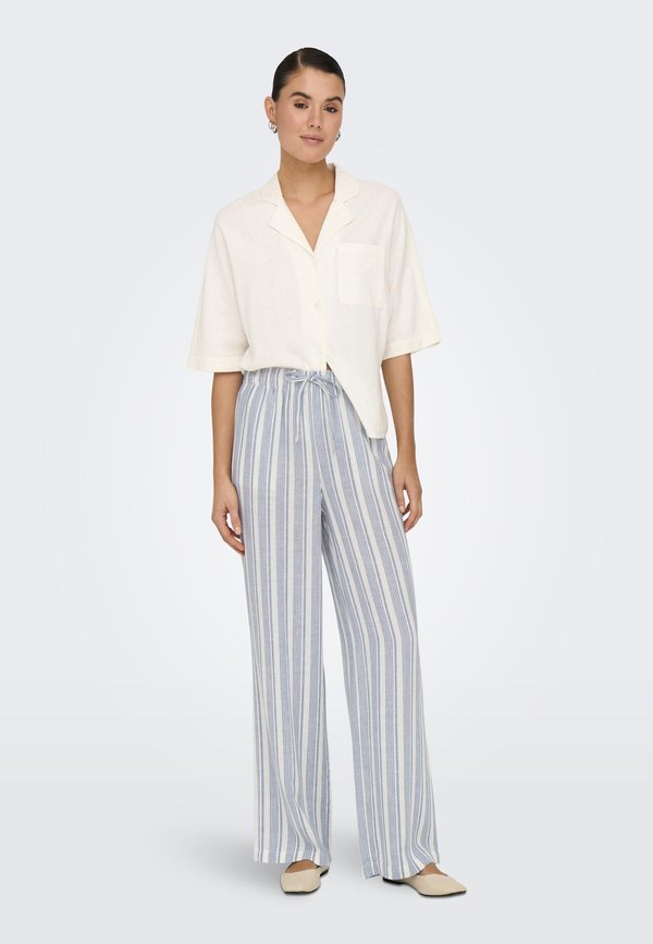 ONLCARO PULL UP PANT - Trousers4