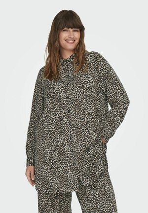 Chemise boutonnée à motifs léopard avec manches longues, fabriquée en tissu doux ; dotée d'un col et de poches, associée à un pantalon assorti.