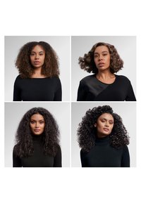 Fire portrætter af kvinder med forskellige krøllede frisurer, alle iført sorte bluser mod en lys grå baggrund.