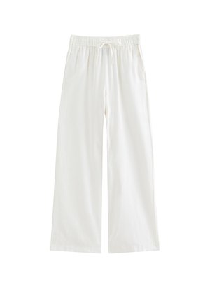 Pantalones blancos de corte holgado con cintura elástica y cordón delantero, que cuentan con bolsillos laterales y piernas rectas y anchas.