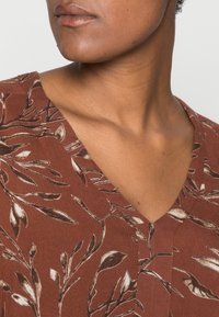 Kaffe Blouse - metallic red