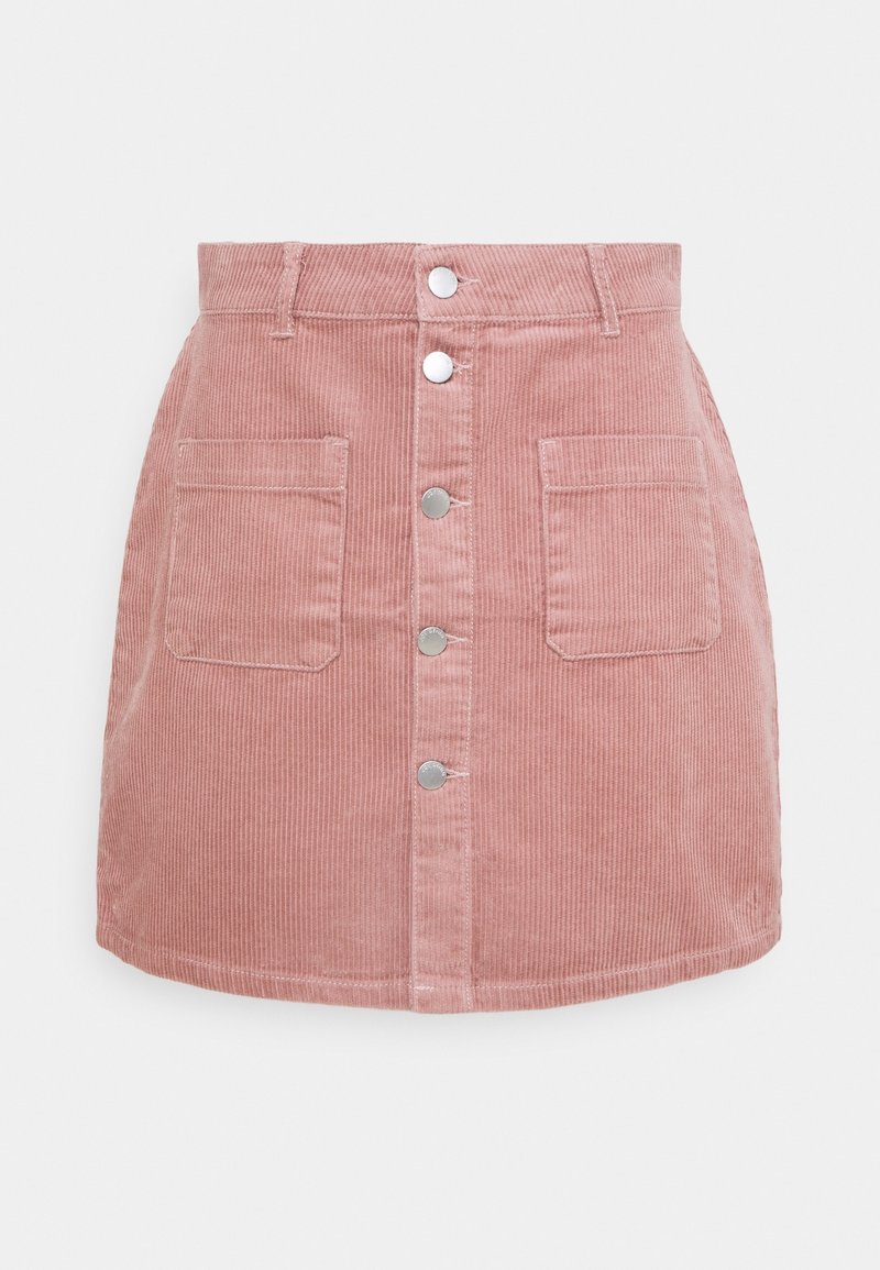 Gonna in velluto a coste rosa con taglio dritto, bottoni frontali, due tasche applicate e una superficie texturizzata con costine verticali.