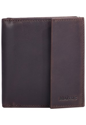 Portefeuille en cuir marron foncé présentant une texture lisse, un design minimaliste et un détail de marquage en relief. Contient un clip latéral pour cartes.