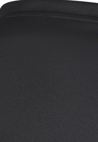 Tessuto nero con una superficie fine e texturizzata. Il bordo superiore presenta un profilo liscio e nero solido. Il materiale sembra leggero e flessibile.
