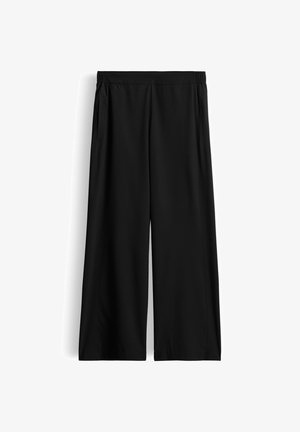 Schwarze Hosen mit weitem Bein, elastischem Bund und Seitentaschen, flach auf weißem Hintergrund dargestellt.