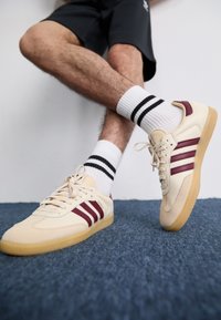 SAMBA UNISEX - Trainers - white/shadow red/gum