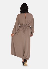 Elara ABAYA - Vestido largo - braun