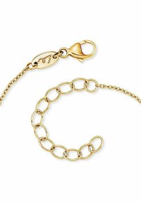Bracciale in oro con link ovali intrecciati, texture liscia e chiusura a moschettone con un piccolo tassello.
